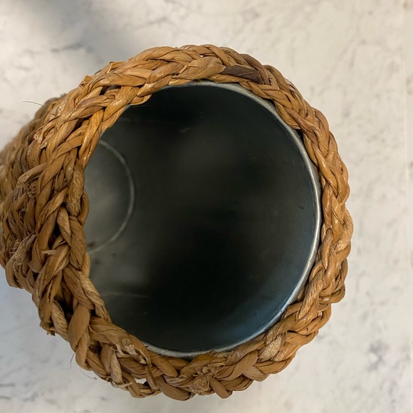 NWOT. McGee & Co Seagrass Vase - Picture 2 of 3